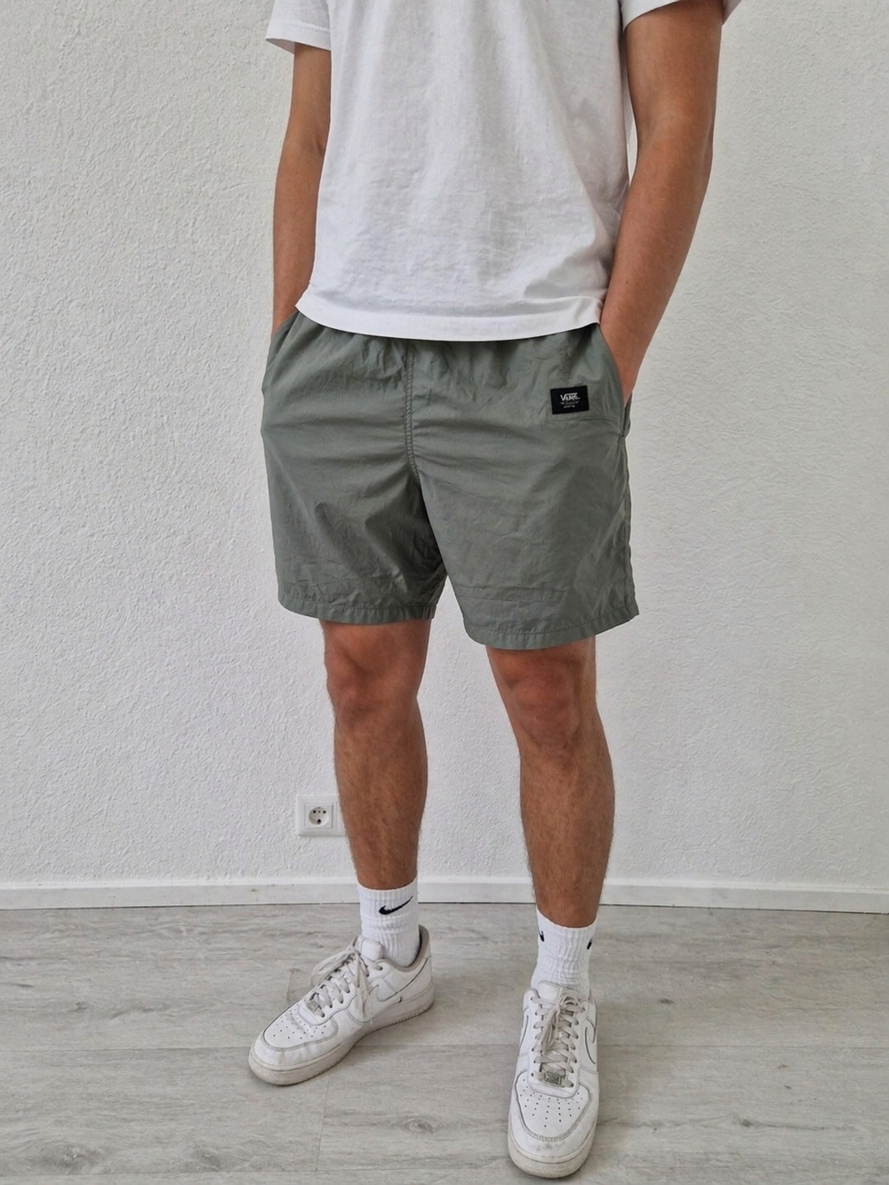 Vans Men’s Olive Utility Elastic-Waist Shorts